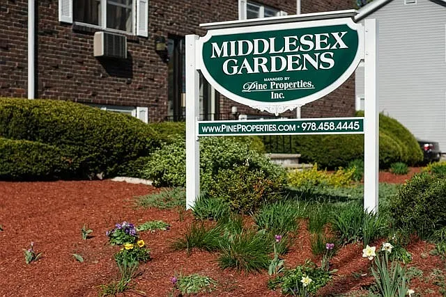 Middlesex Gardens — Photo 19