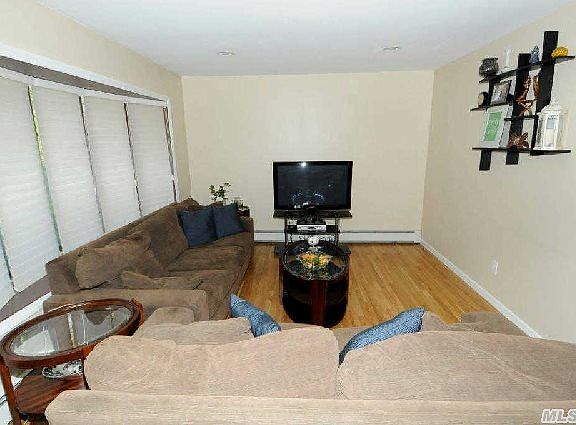 4th image of 370 Pacific St