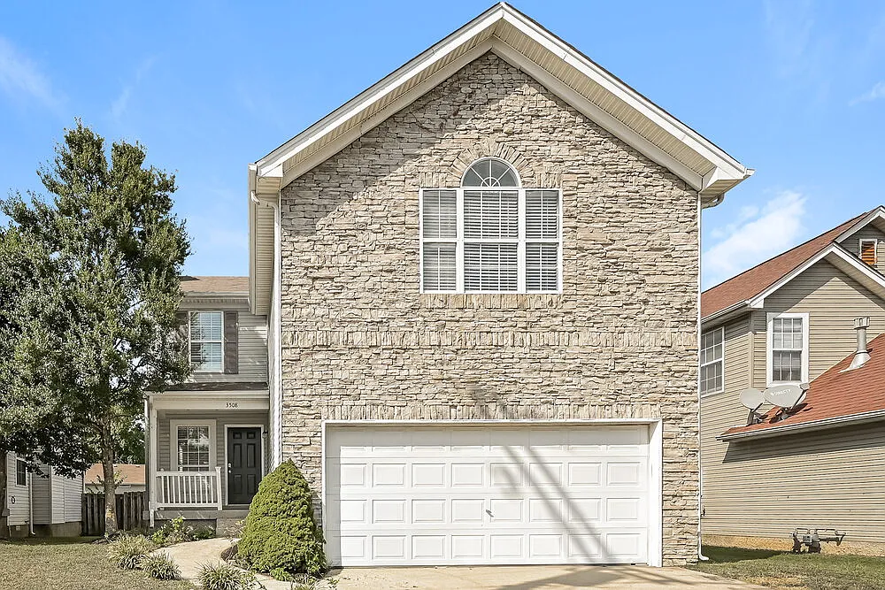 4 bed, 2.5 bath, 1852 sqft, $2,515 — Photo 1