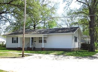 430 W Webster St, Benton, IL 62812