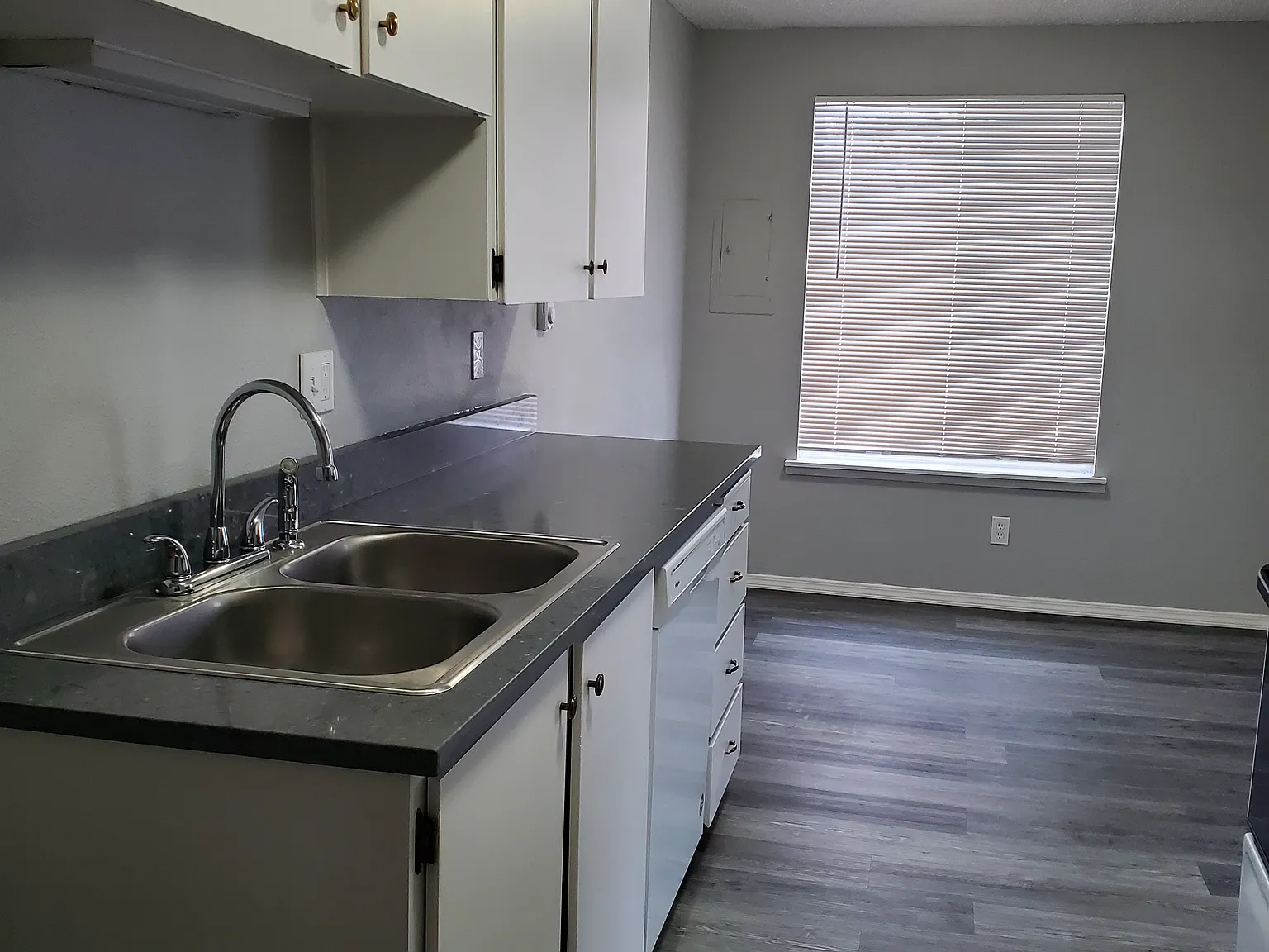 3 bed, 1.5 bath, $1,600 — Photo 4