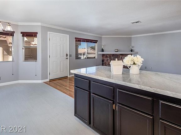 5th image of 913 Rockview Dr Unit 202