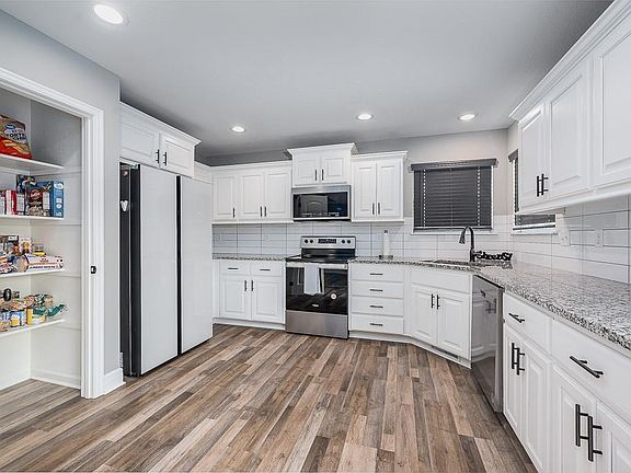 4th image of 947 N Cottonwood Ct