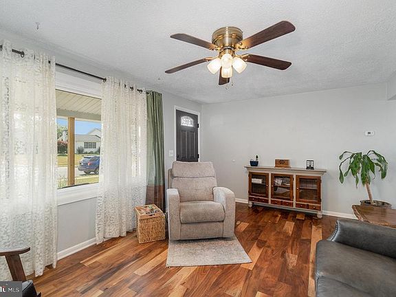 3rd image of 3511 Tower Dr