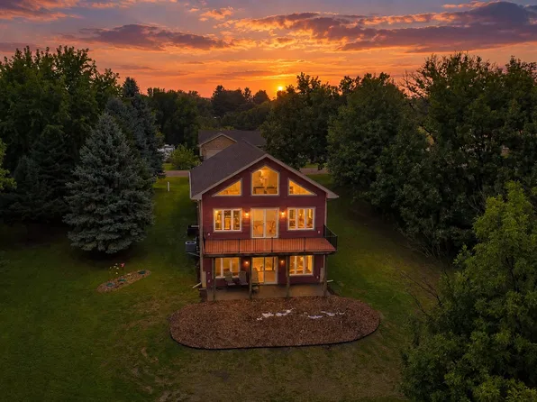128 Amsterdam Dr, Pella, IA 50219