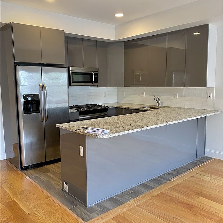 1st image of 66 Jefferson Ave #2