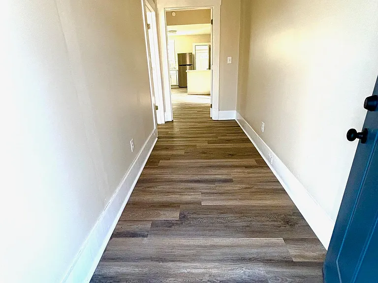 2128 Bradley Ave — Photo 2
