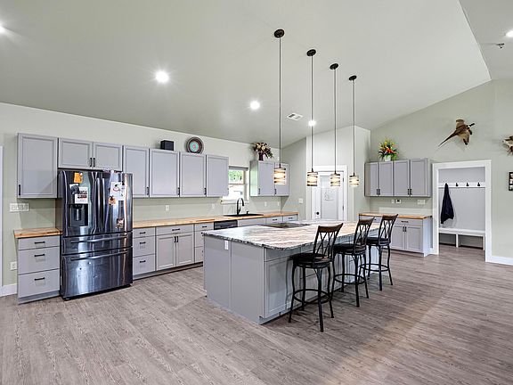 3rd image of 87 Randall Cir