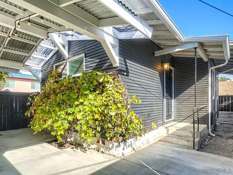 4655 Date Ave — Photo 1