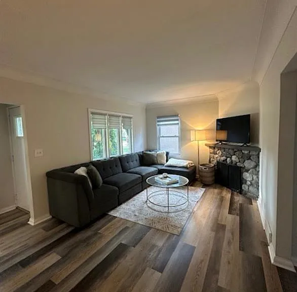 926 Thompson Blvd — Photo 3