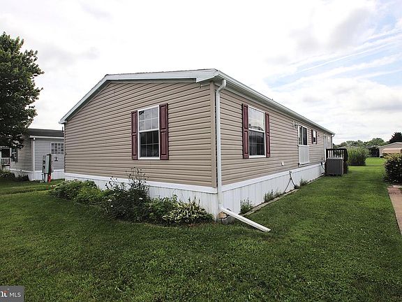 3rd image of 16847 Longfellow Ct