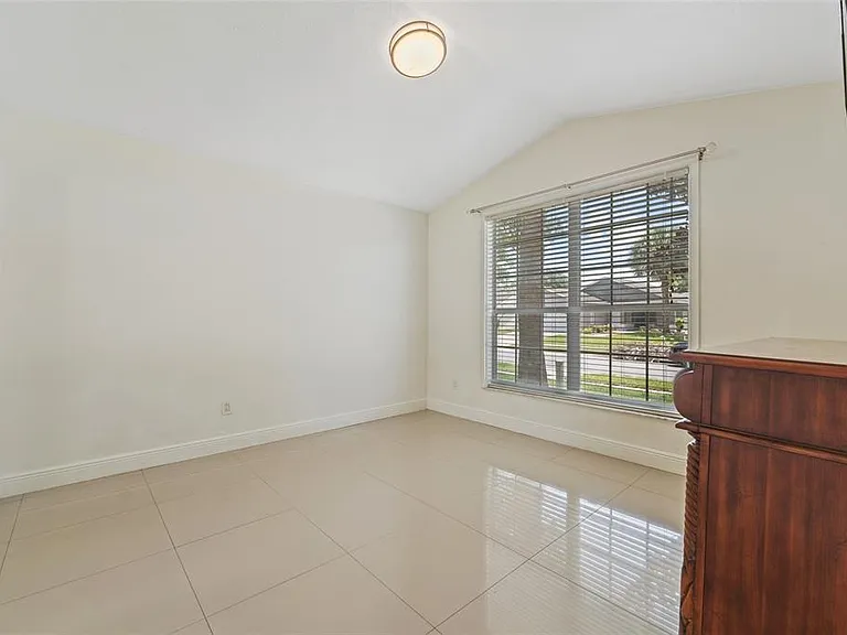 7827 Myrtle Oak Ln — Photo 4