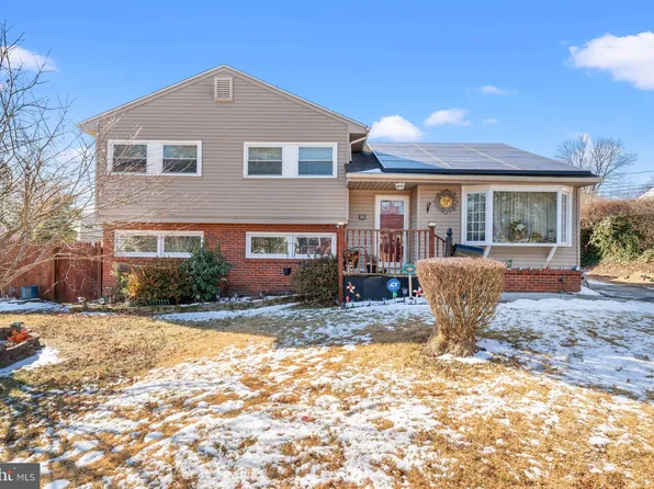 88 S Avon Dr, Claymont, DE 19703