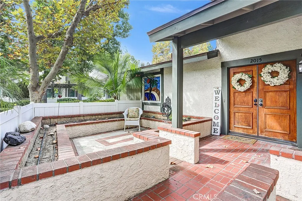 2 bed, 1.5 bath, 1082 sqft, $3,500 — Photo 2