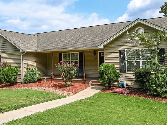 3rd image of 833 Deer Run Ln NW