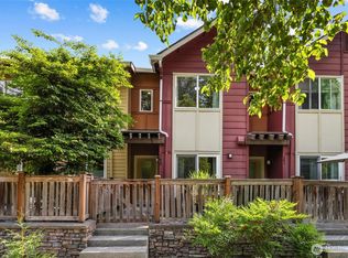 143 Sky Ridge Rd NW #102, Issaquah, WA 98027