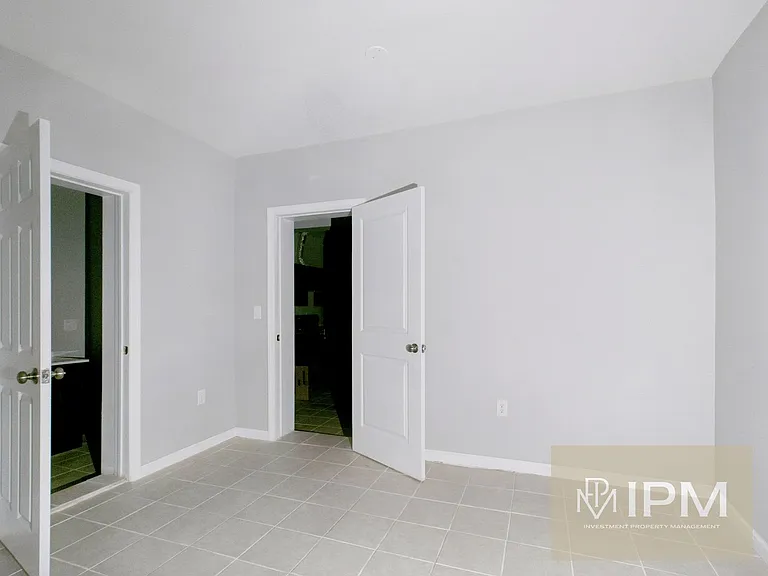 341 S 6th St — Photo 14