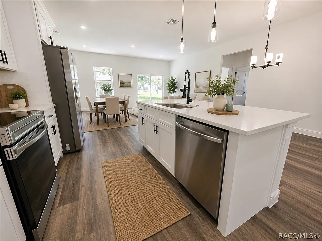 4 bed, 2.0 bath, 1833 sqft, $2,200 — Photo 2
