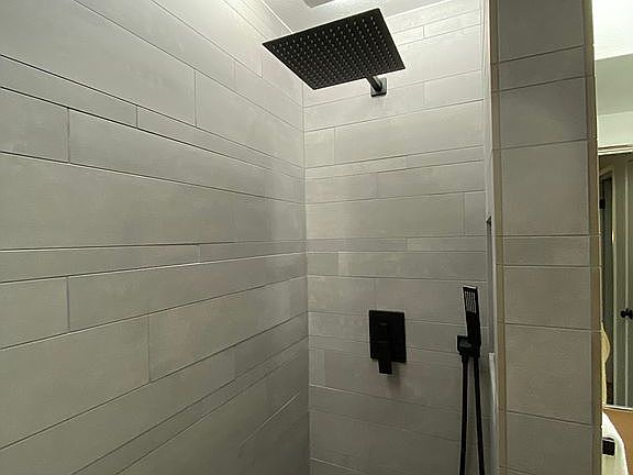 4th image of 5818 NE 70th St APT A202
