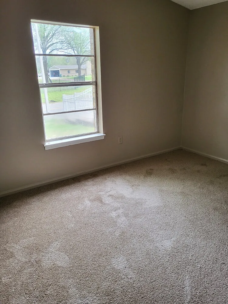 3 bed, 1.0 bath, 1050 sqft, $1,275 — Photo 4