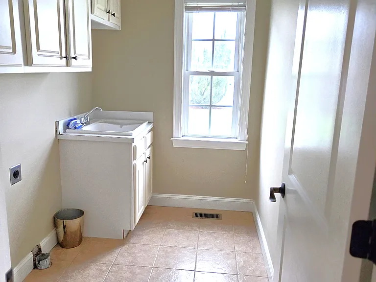 1105 Bert Ct — Photo 10