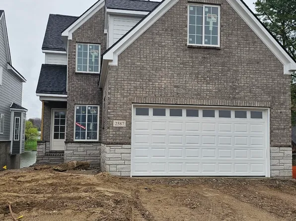 2587 Woodland Cove Dr, Brighton, MI 48114