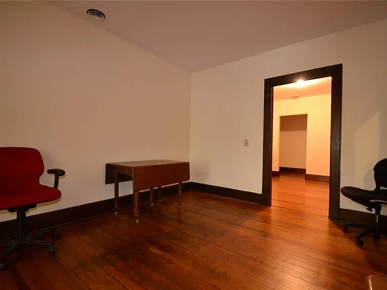 116 E Jefferson St #A — Photo 3