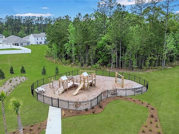 4th image of 176 Kingswood Cir