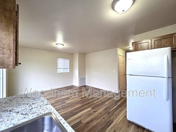 3rd image of 1759 W Kagy Blvd