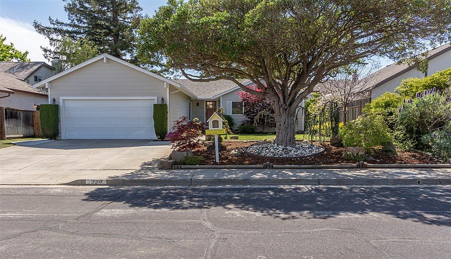1st image of 520 Keelson Cir