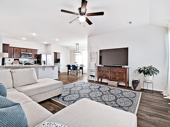 3rd image of 2805 Bauer St