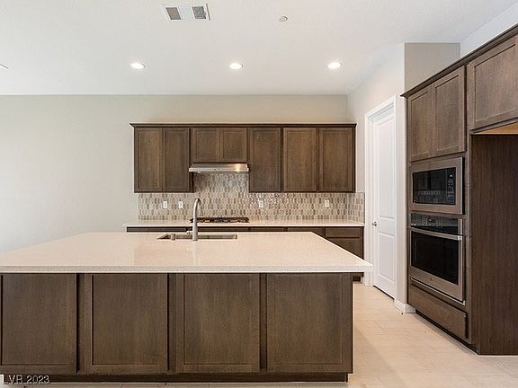 2nd image of 375 Old Erie Pl