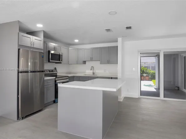 1750 NE 52nd St, Oakland Park, FL 33334