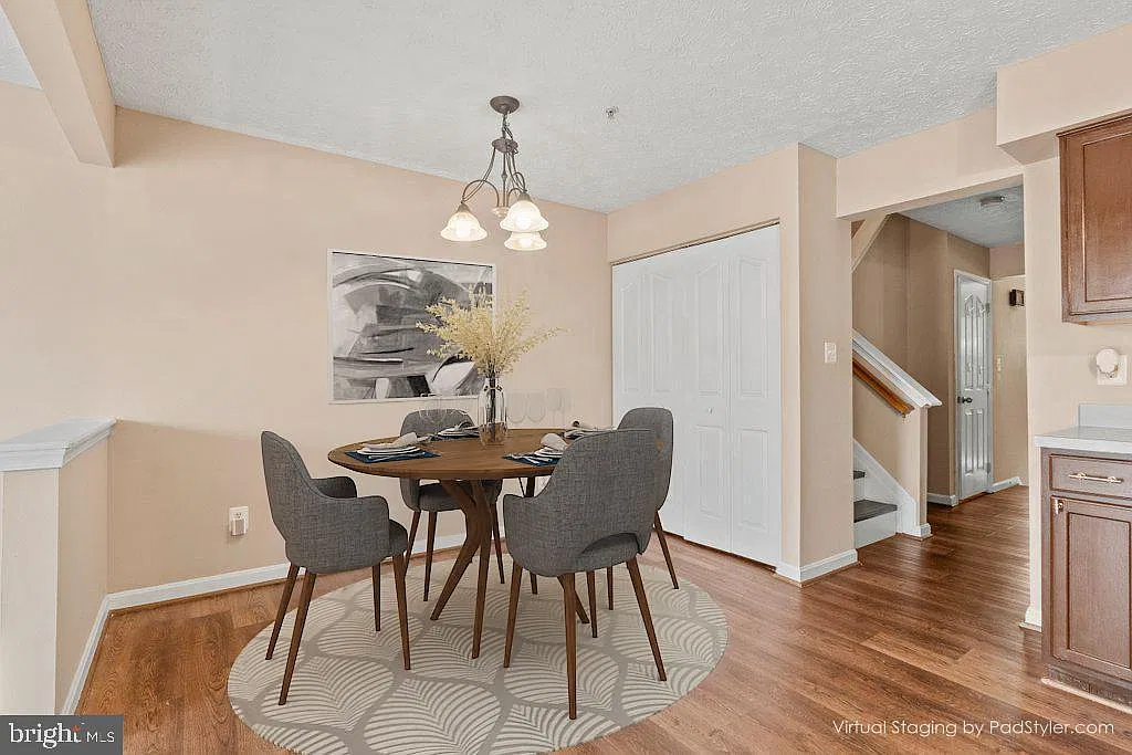 3 bed, 4.0 bath, 2274 sqft, $2,295 — Photo 4