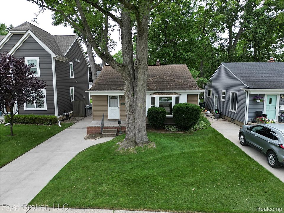 1st image of 1919 Fern St