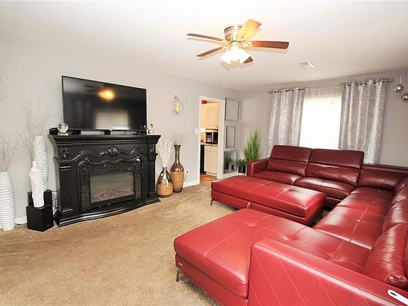 5th image of 104 W Beech Ave