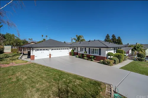 440 Country Club Dr Photo 1