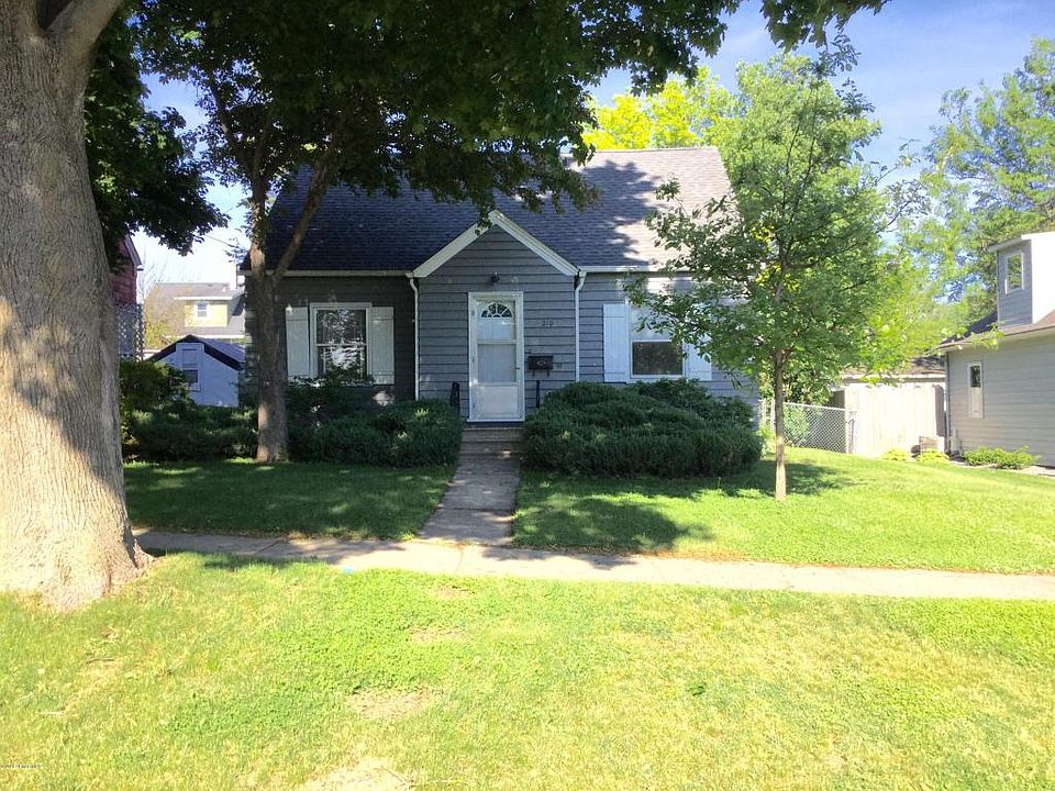 1st image of 210 N 4th Ave