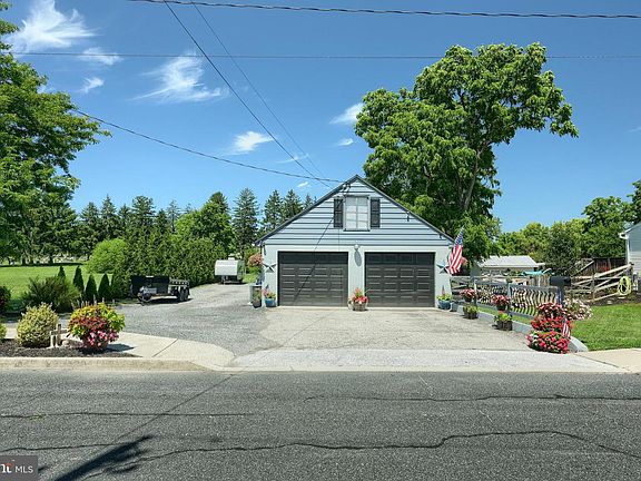 3rd image of 145 Boyer St
