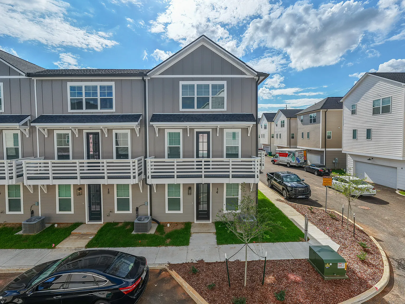 1589 Residences — Photo 1