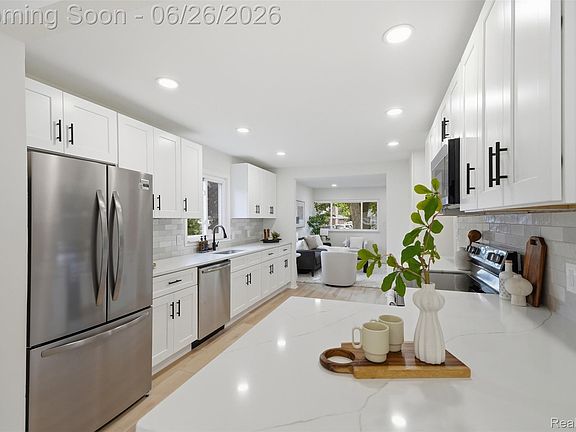 4th image of 27320 Delton St