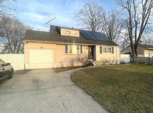 9 Willen Ln, Brentwood, NY 11717