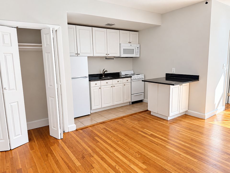 1st image of 529-531 Beacon St #14