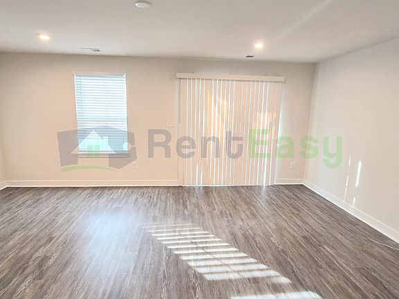 5th image of 598 Westport St