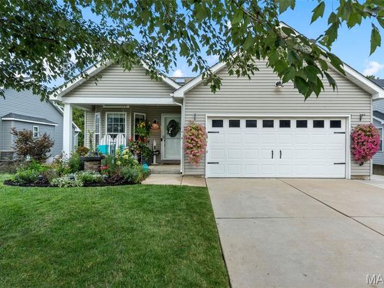 531 Indian Lake Dr, Wright City, MO 63390