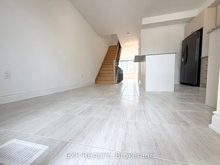 11 Franklin Ave — Photo 21