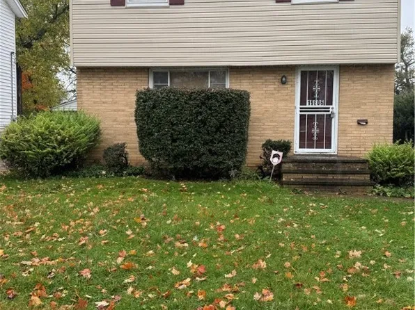 19806 Mountville Dr, Maple Heights, OH 44137