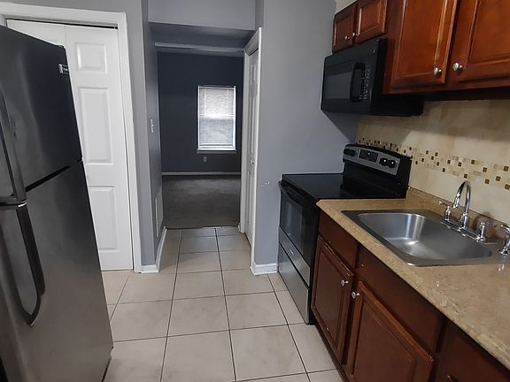 5th image of 511 W 4th St #E