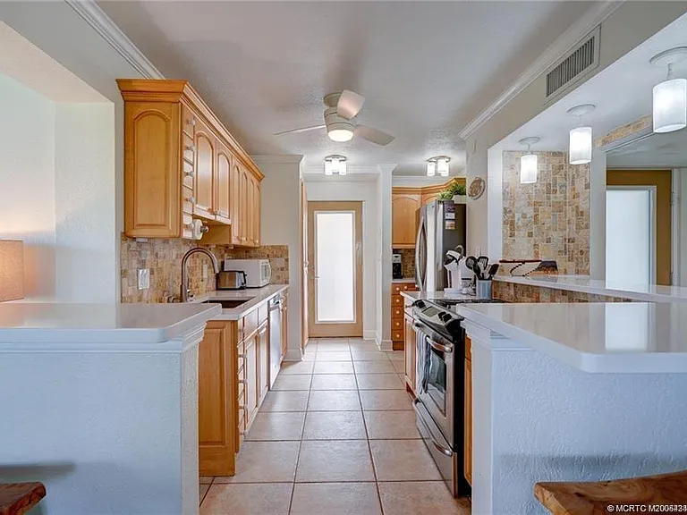 1289 NE Ocean Blvd #5 — Photo 16