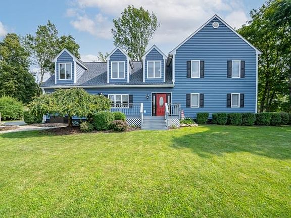 2nd image of 52 Woodbine Ave